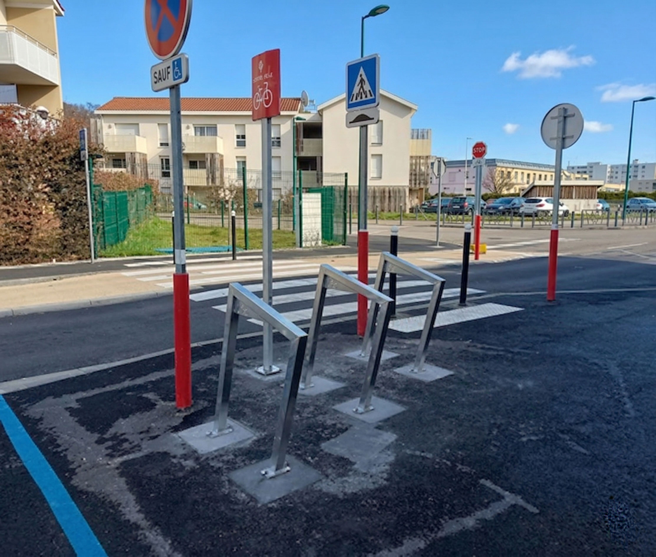 Installation de 6 arceaux vélos - Miribel
