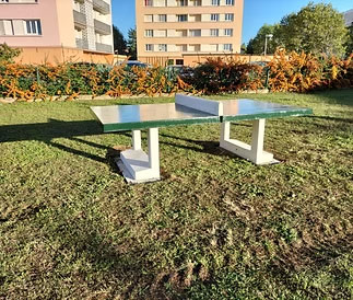 Installation d’une table de ping-pong en béton - Vénissieux